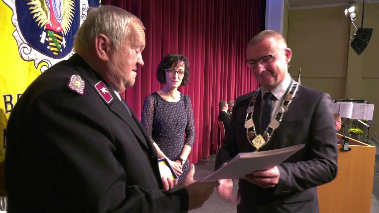 MEgional mit der Ehrenplakette in weiß für verdienstvolle Bürger MEgional mit der Ehrenplakette in weiß für verdienstvolle Bürger