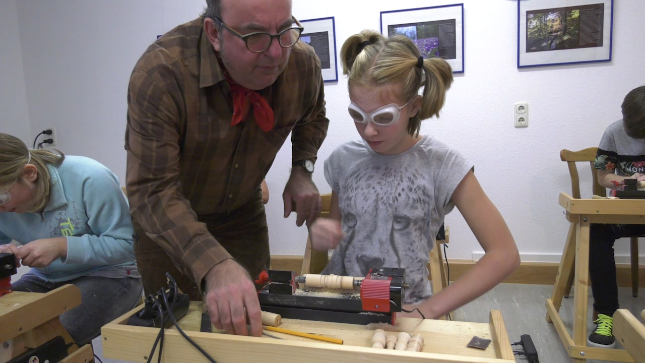 MEgional mit dem Ferienangebot zum drechseln in der Baldauf Villa 2017 10 05 MEgional Drechseln